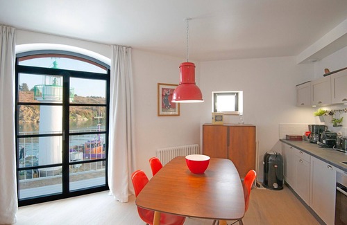 Sauzon Apartment | Modern apartment with port view and balcony in Sauzon