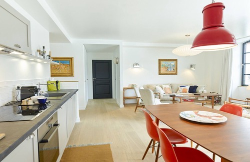 Sauzon Apartment | Modern apartment with port view and balcony in Sauzon