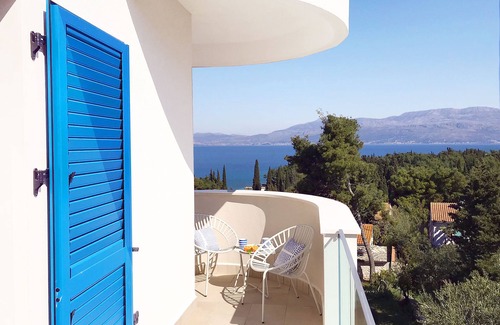 Supetar Apartment | Modern apartment with SEA VIEW, air conditioning, parking, 3 minutes from beach