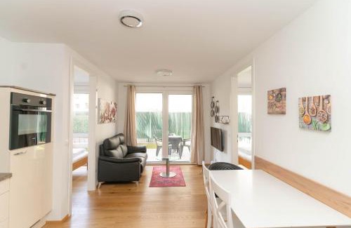 Grinzing Apartment | Modern apartment with tiny garden near city center