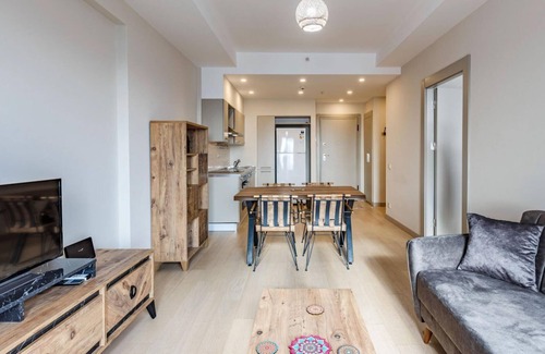 Kadikoy Apartment | Modern Apartment with Great City View in Kadikoy
