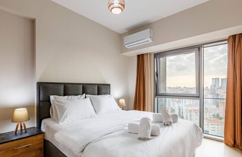 Kadikoy Apartment | Modern Apartment with Great City View in Kadikoy