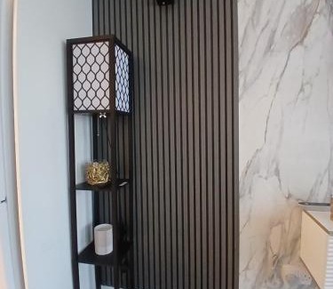 Kennington Apartment | Modern Apartment Zone 1, 2 Bed Sleeps 6 with Balcony in Central London - Open for Families Relocating, Business Stay, and Long Stay