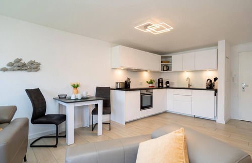 Westerland Apartment | Modern app. with sea view, west-facing balcony, WLAN. Pets allowed.