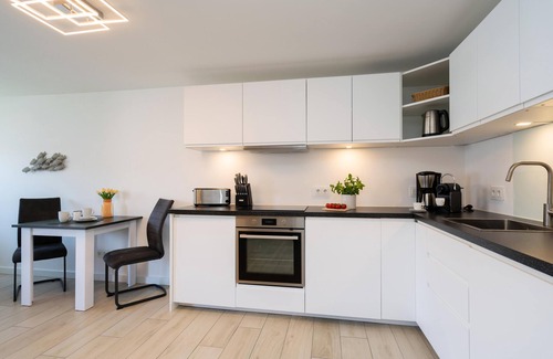Westerland Apartment | Modern app. with sea view, west-facing balcony, WLAN. Pets allowed.