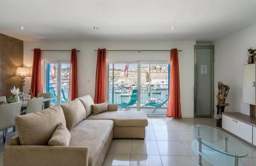 Kalkara Apartment | Modern apt Kalkara seafront!