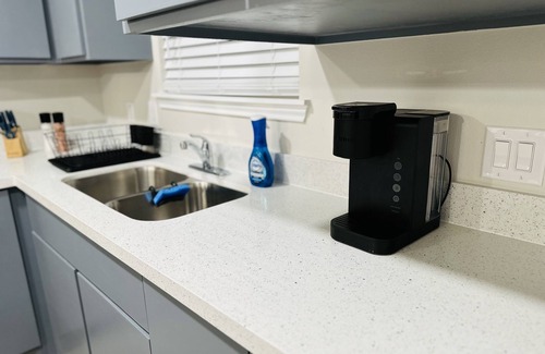 Brownsville Condo | Modern apt/King bed/Free parking/Wi-fi