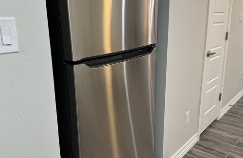 Brownsville Condo | Modern apt/King bed/Free parking/Wi-fi