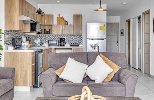 San Salvador Apartment | Modern apt with stunning city and mountain views