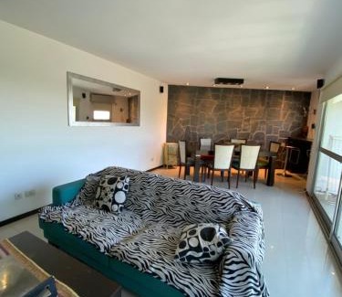 San Nicolas de los Arroyos Apartment | Moderno piso con vista al río en zona residencial