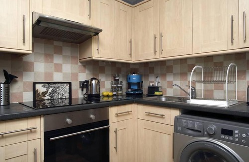 Restalrig Apartment | Modern, artistic apartment close to city centre