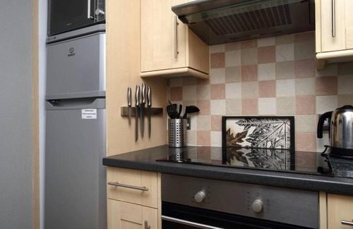 Restalrig Apartment | Modern, artistic apartment close to city centre