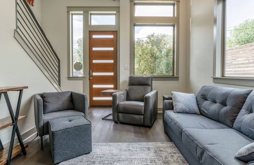 Galindo House | Modern Austin Home w/ Porch & Large Yard!
