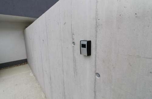 Wittau Apartment | Modern Balcony Apartment with free Parking