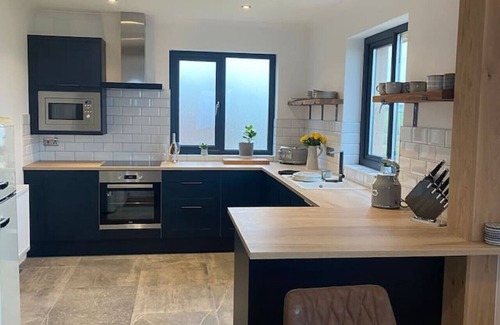 Penycwm Apartment | Modern balcony property, Sea views over Newgale