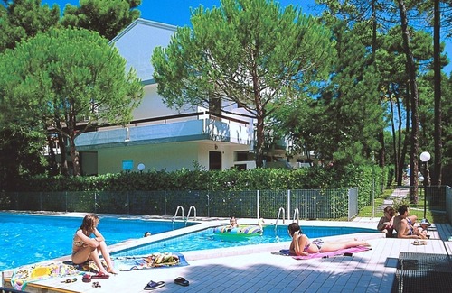 Lignano Pineta Villa | Modern beachside detached villa with private charm