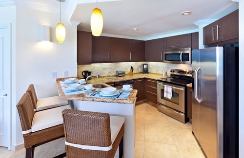 Dover Apartment | Modern Beachfront Condo with Pool - Sapphire 317