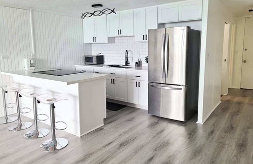 Punaluu Condo | Modern Beachfront Condo