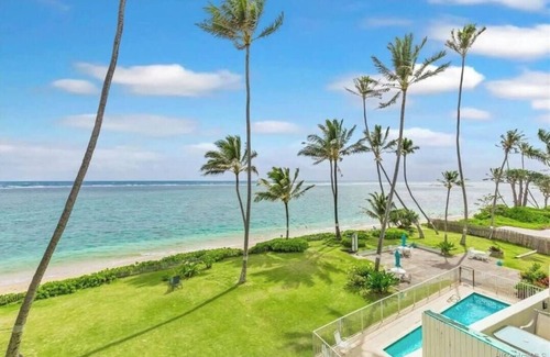 Punaluu Condo | Modern Beachfront Condo