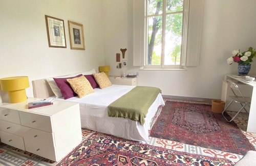 Parma Bed & Breakfast | Modern bedroom with bathroom in a XIX Century villa at VILLA SPERANZA