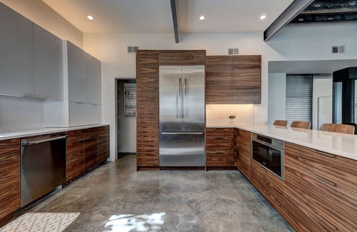 Bellaire House | Modern Bellaire Home with Expansive Courtyard