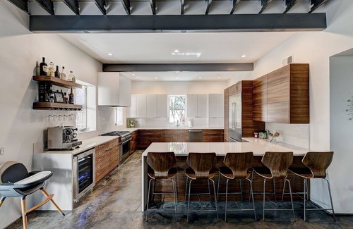 Bellaire House | Modern Bellaire Home with Expansive Courtyard