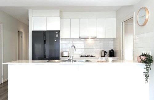 Berwick House | Modern Berwick Home with Fast WiFi Garage