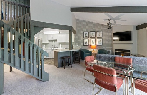 Fontana Condo | Modern Birdhouse Condo at Abbey Springs w/Golf Cart* |Private Beach |Indoor/Outdoor Pool |Clubhouse