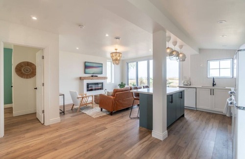 Hamilton House | Modern Bohemian Beachfront Cottage on Lake Ontario!