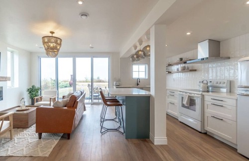 Hamilton House | Modern Bohemian Beachfront Cottage on Lake Ontario!