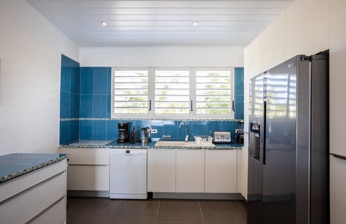 Beacon Hill Villa | modern, breathtaking view of the Caribbean Sea and the island of Saba