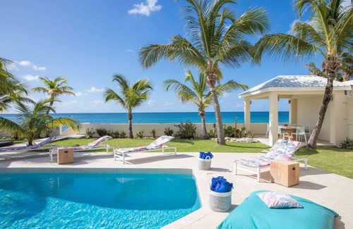 Beacon Hill Villa | modern, breathtaking view of the Caribbean Sea and the island of Saba