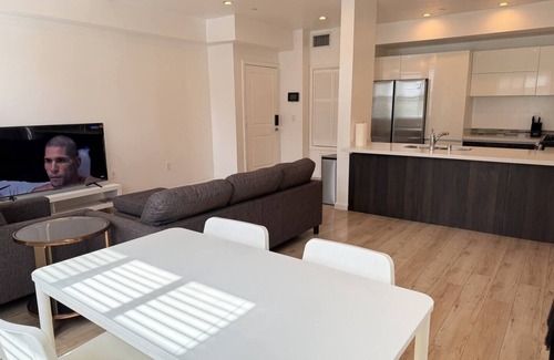 East Village Apartment | Modern & Bright 2BR Retreat/Prime LocationnnSharennSave