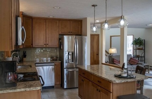Pocono Pines House | Modern but warm 3 bedroom, 2 bath contemporary home on large wooded lot backing up to golf course. Walk to pool, clubhouse restaurant/bar and tennis courts.