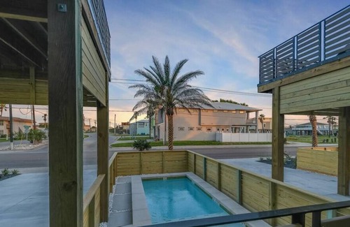 Shibui Sands House | Modern by the Sea - Orange