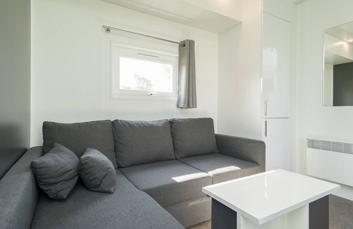 Sint Maartensvlotbrug Ski Chalet | Modern chalet with two bathrooms, close to the North Sea