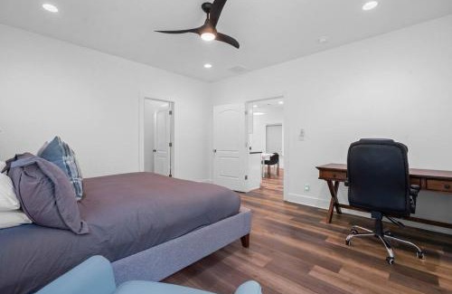 Mid America House | Modern Cabin Oaklawn in 10 min Private Patio