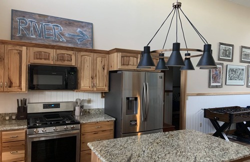 Burkesville Cabin | Modern Cabin on trophy section of Cumberland River-Minutes to Dale Hollow