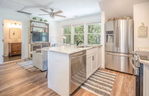 Olde Town Cottage | Modern Carriage House in Old Town Bluffton + Walkable to everything!