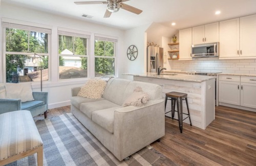 Olde Town Cottage | Modern Carriage House in Old Town Bluffton + Walkable to everything!