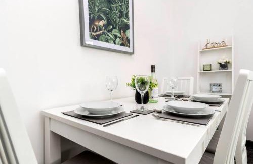 Darlington Apartment | Modern centrally located 3 bed property with TVs in each bedroom super fast WiFi and crisp white hotel linen hosted by Our Home Short Stays