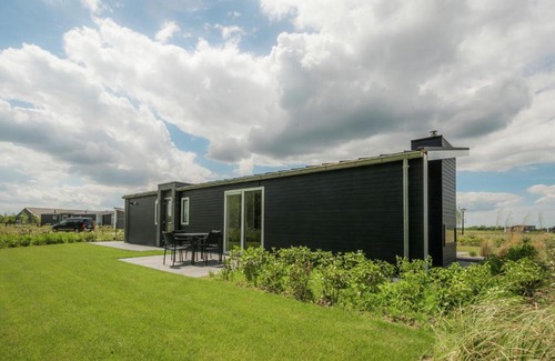 Wemeldinge House | Modern chalet at the edge of a forest near the Oosterschelde