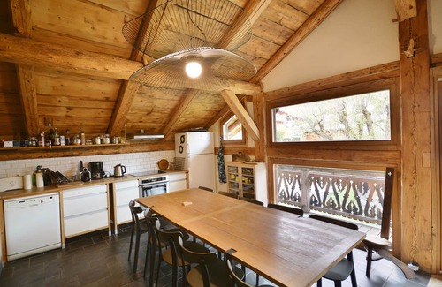 Morzine Apartment | Modern chalet for 10 near slopes with parking and WIFI