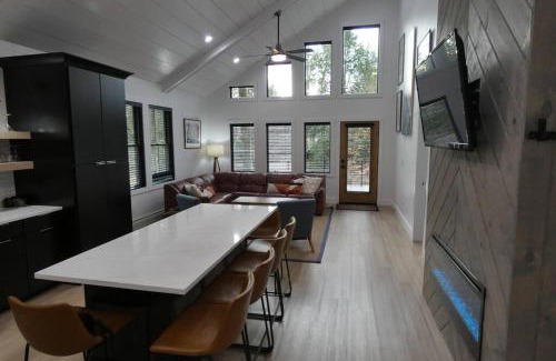 Monticello Ski Chalet | Modern Chalet with Hot Tub and Lake Access