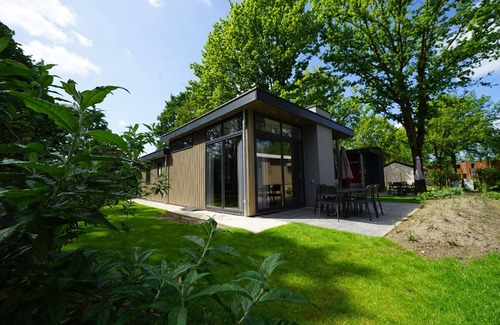 Kaatsheuvel Ski Chalet | Modern chalet with dishwasher, near the Efteling