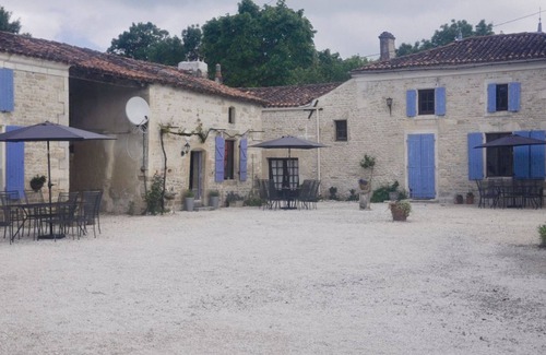 Nere Cottage | Modern Charentais gîte, heated pool, free wifi. Kids can be kids & adults relax