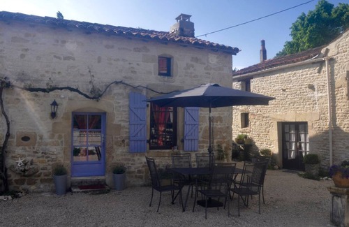 Nere Cottage | Modern Charentais gîtes, heated pool, free wifi. Kids can be kids & adults relax