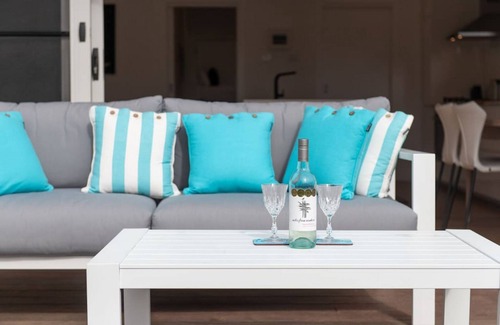 Mornington Apartment | Modern, Charming and Characterful. Fully Renovated