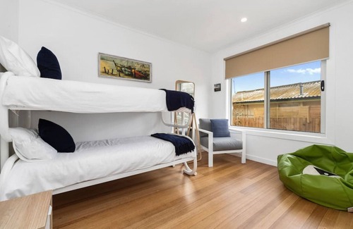 Mornington Apartment | Modern, Charming and Characterful. Fully Renovated