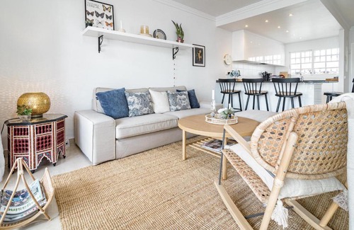 Marbella Apartment | Modern Chic 2 bedroom apartment in popular Aloha Pueblo close the Golf Courses with Mountain Views